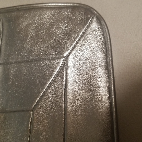 Ann Taylor Silver Leather Purse🖤 - Picture 8 of 9
